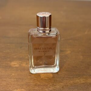 New in Bottle Irresistible Givenchy Very Floral 8 ml Travel Size Eau Du Parfum